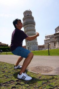 30+ Awesome Photos Tourist Having Fun with Leaning Tower of Pisa, Italy