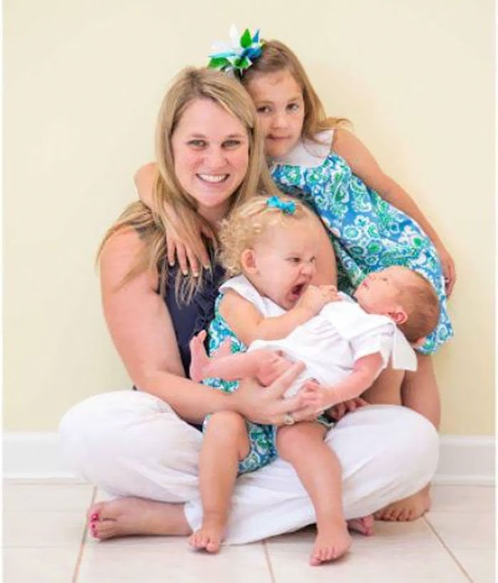 kids, funny, lol, sibling, sibling rivalry, babysitting, family, kids reactions, hold a baby, hilarious, awkward family photos, funny photos