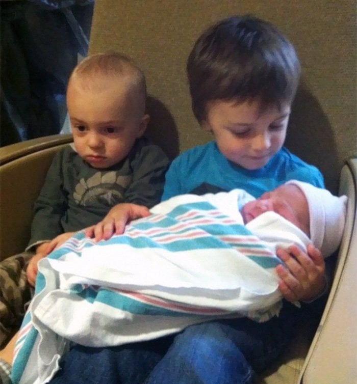 kids, funny, lol, sibling, sibling rivalry, babysitting, family, kids reactions, hold a baby, hilarious, awkward family photos, funny photos