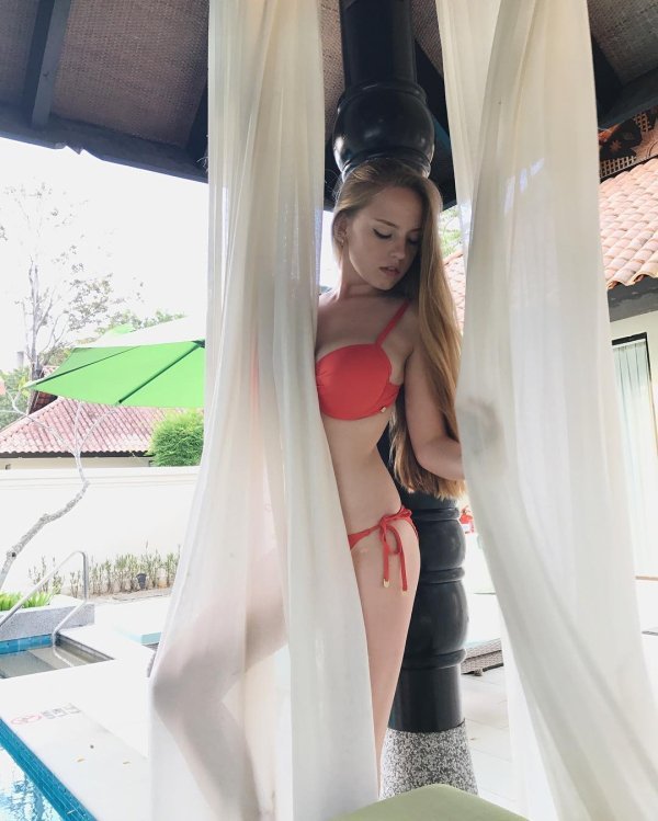 hot mathematics teacher, hottest math teacher woman, russian, belarus, belarus hot, oksana neveselaya