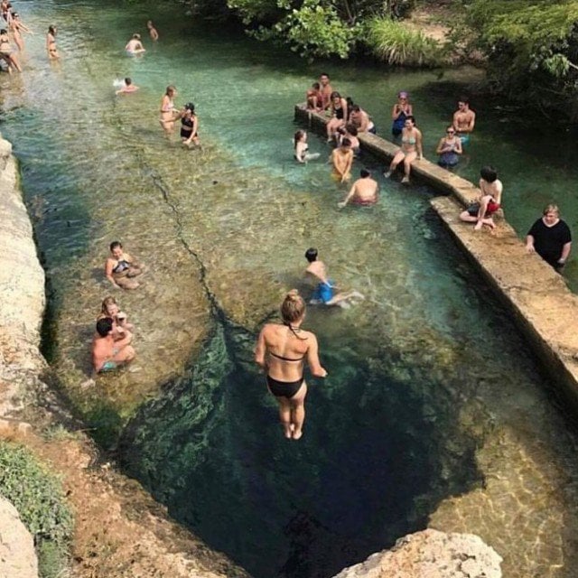 photos clicked at perfect time, perfectly timed photos funny, photography, creative, instagram, viral, best group photo, photo ideas, group photo ideas, funny photos