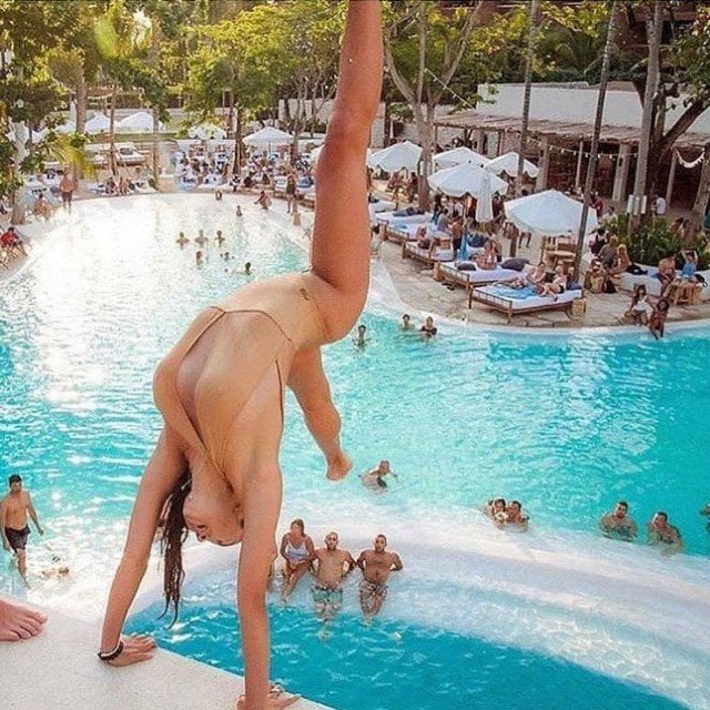 photos clicked at perfect time, perfectly timed photos funny, photography, creative, instagram, viral, best group photo, photo ideas, group photo ideas, funny photos