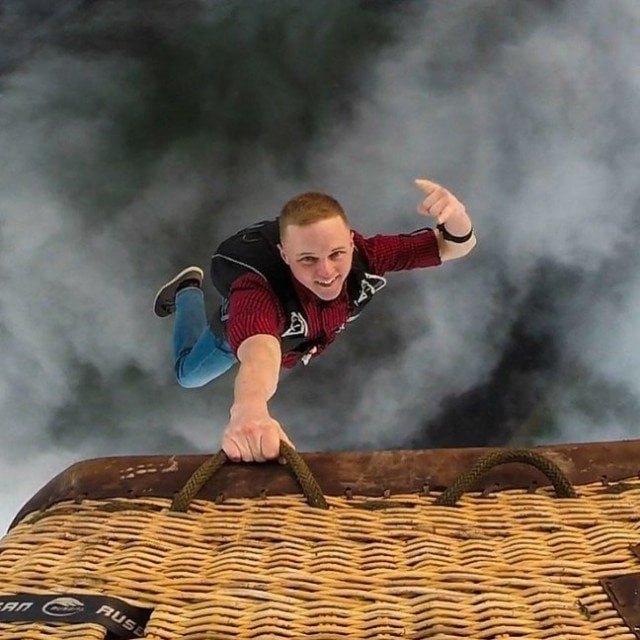 photos clicked at perfect time, perfectly timed photos funny, photography, creative, instagram, viral, best group photo, photo ideas, group photo ideas, funny photos