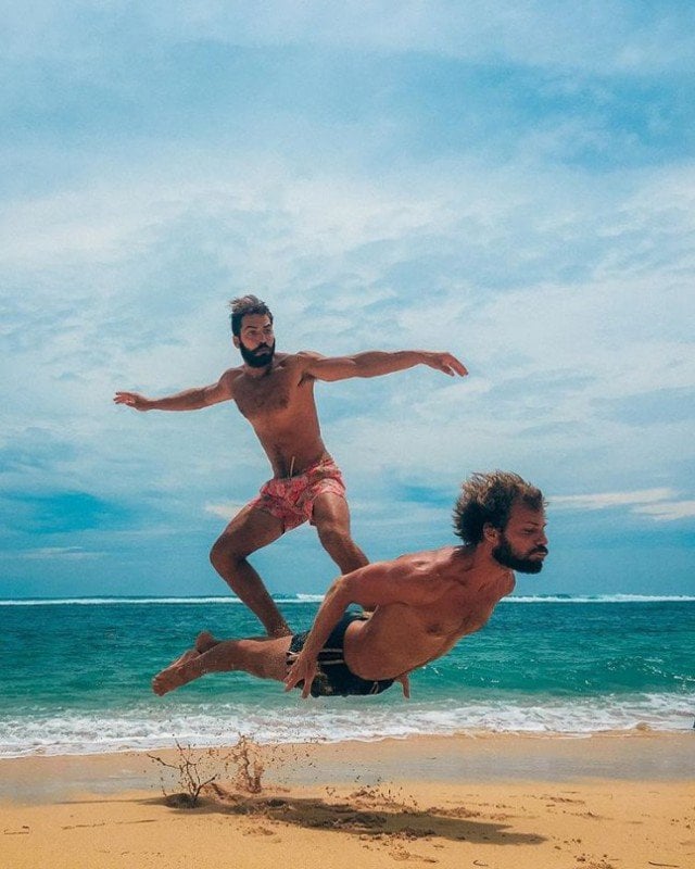photos clicked at perfect time, perfectly timed photos funny, photography, creative, instagram, viral, best group photo, photo ideas, group photo ideas, funny photos