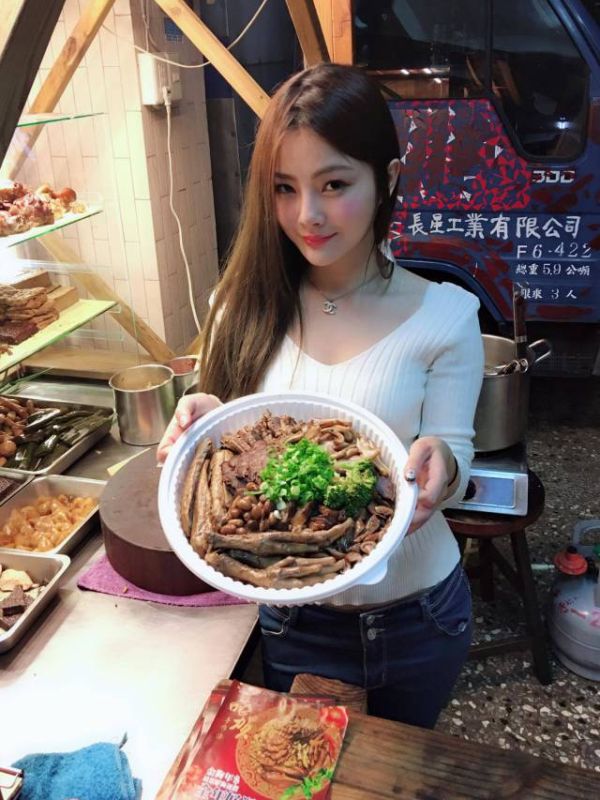 Sexy, hot, taiwan, taiwanese girl, hottest stall vendor, viral, asia, hot taiwanese girls, street food girl, sexy street food girl, hottest street food girl