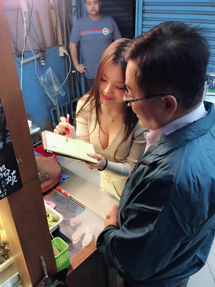 sexy, hot, taiwan, taiwanese girl, hottest stall vendor, viral, asia, hot taiwanese girls, street food girl, sexy street food girl, hottest street food girl