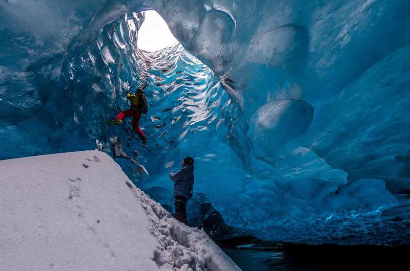 vatnajokull glacier facts, vatnajökull glacier tour, vatnajokull glacier cave, vatnajökull glacier hike, vatnajökull national park, europe, travel, iceland, adventure