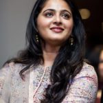 anushka shetty hot cute look