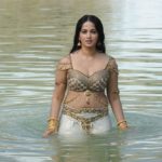 anushka shetty hot pic of movie clip