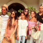 Ananya-Panday-with-her-famaily