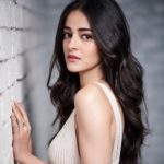 ananya-pandey-hot-look