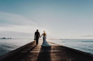 wedding couple sea side sunrise