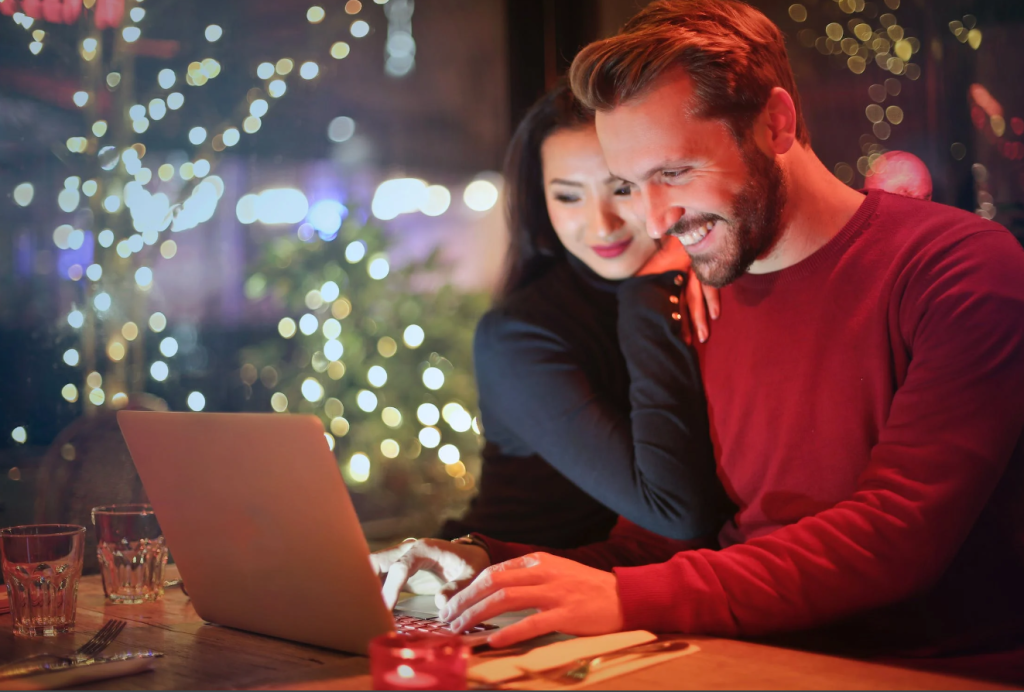 couples enjoying online gaming