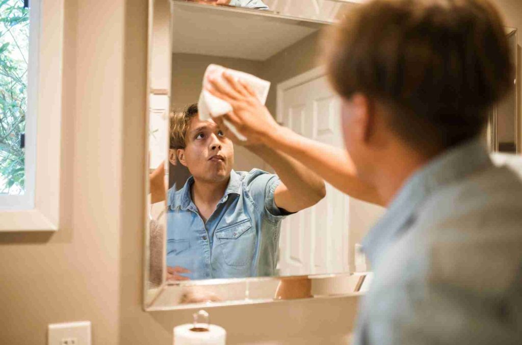 Airbnb house bathroom mirror cleaning