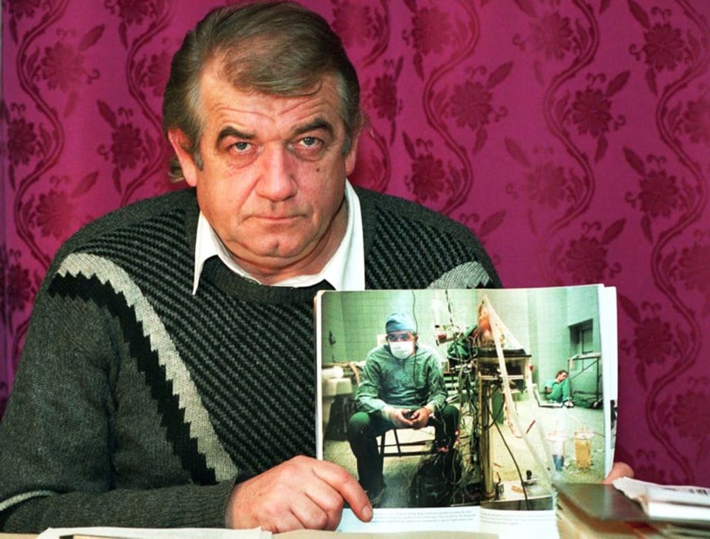 dr eliga with his famour picture 1992